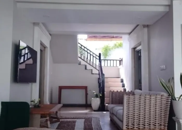 Dampati Villa *